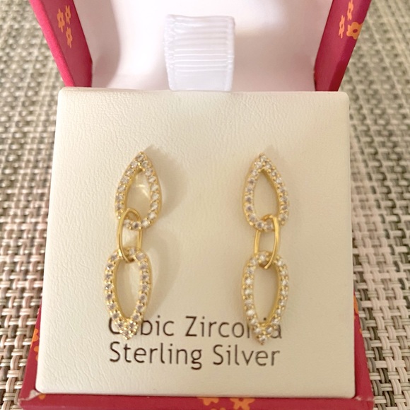 Nanette BRAND NEW gold toned stud earrings 😍 Box included 🎁 - Picture 3 of 5